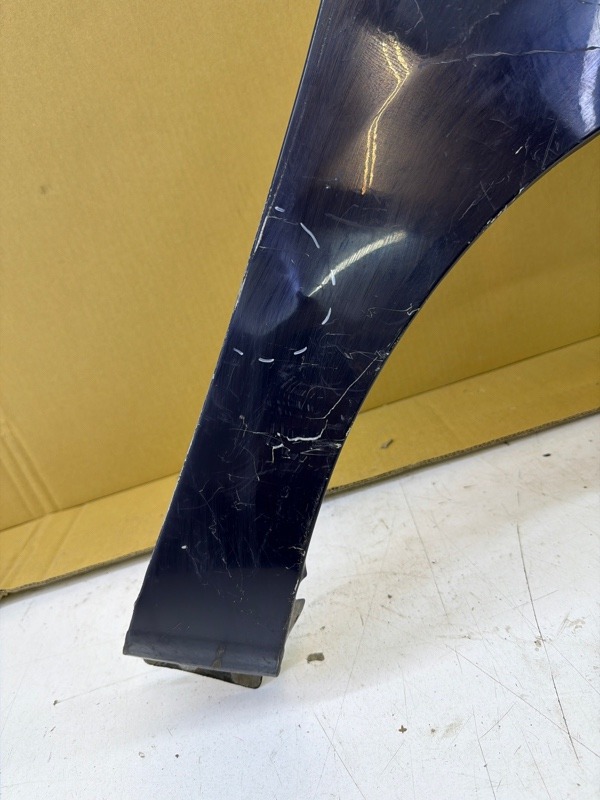 Крыло переднее правое