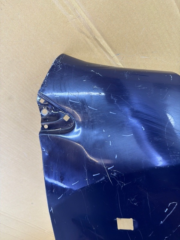 Крыло переднее правое