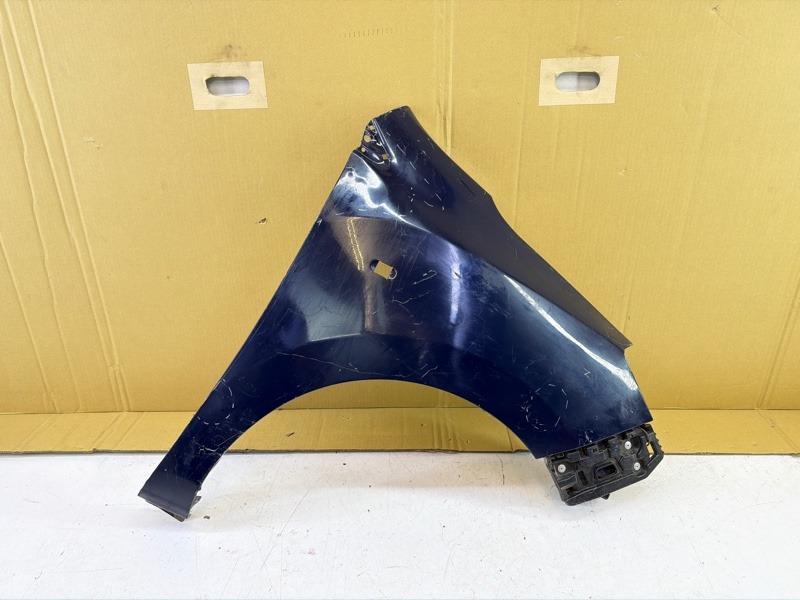 Крыло переднее правое