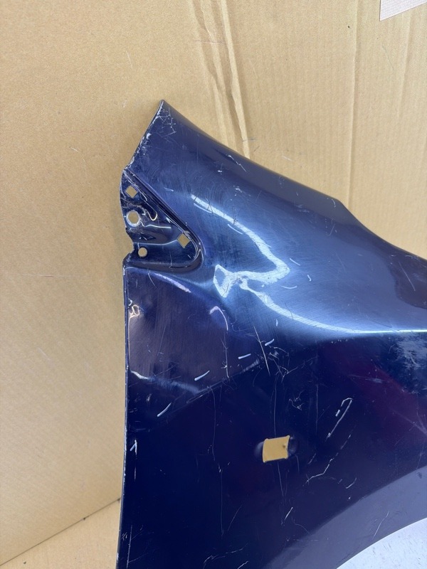 Крыло переднее правое