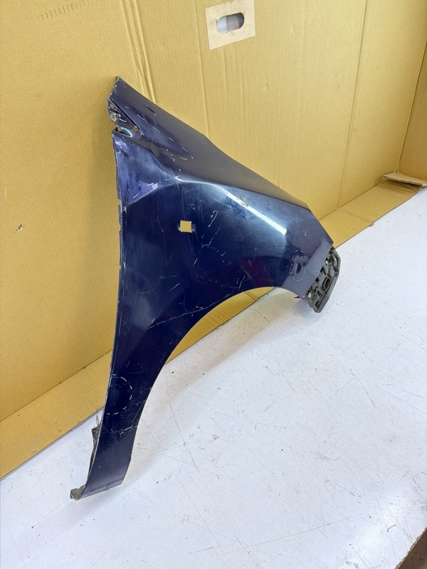 Крыло переднее правое