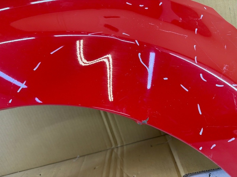 Крыло переднее правое