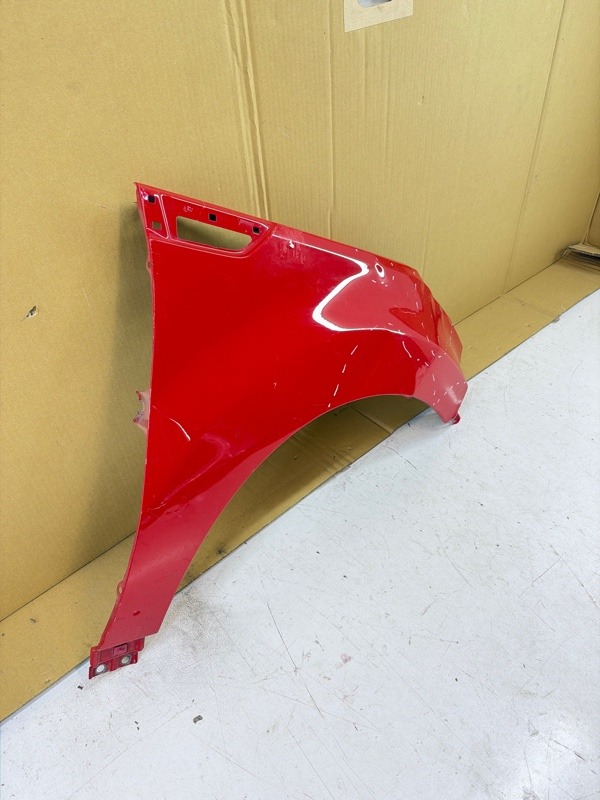 Крыло переднее правое