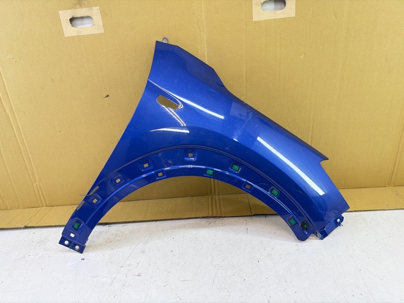 Крыло переднее правое