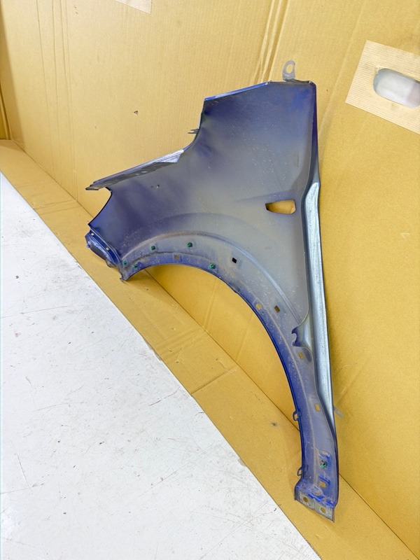 Крыло переднее правое