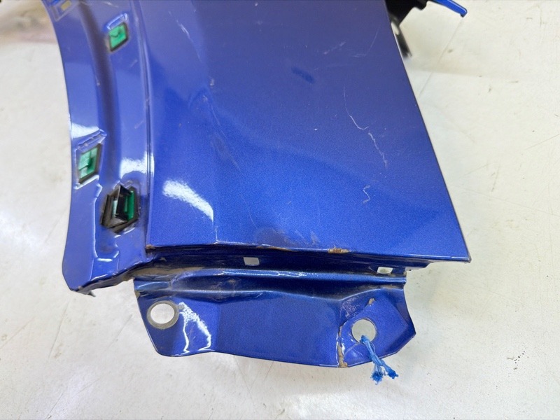 Крыло переднее правое