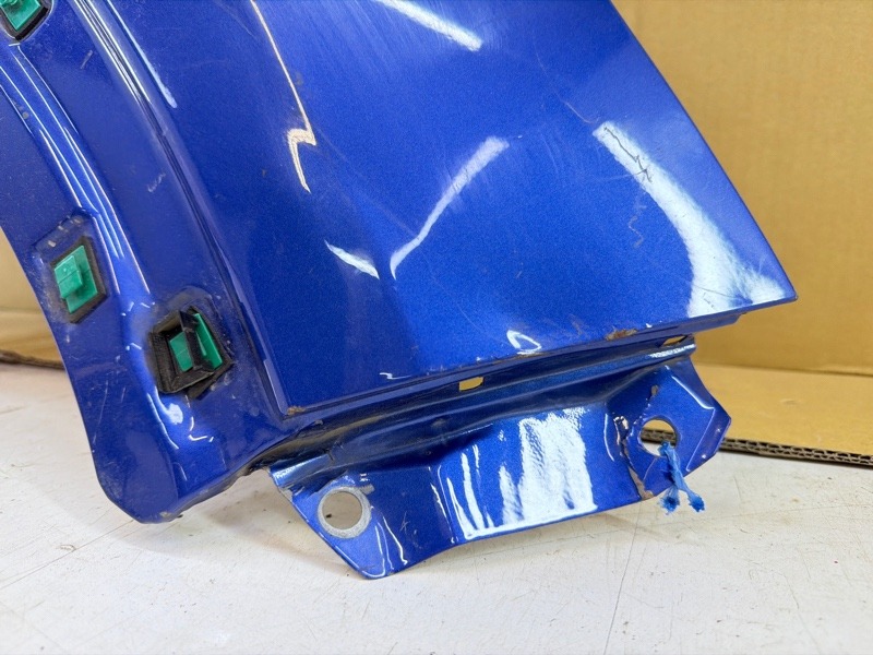 Крыло переднее правое