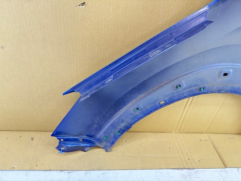 Крыло переднее правое