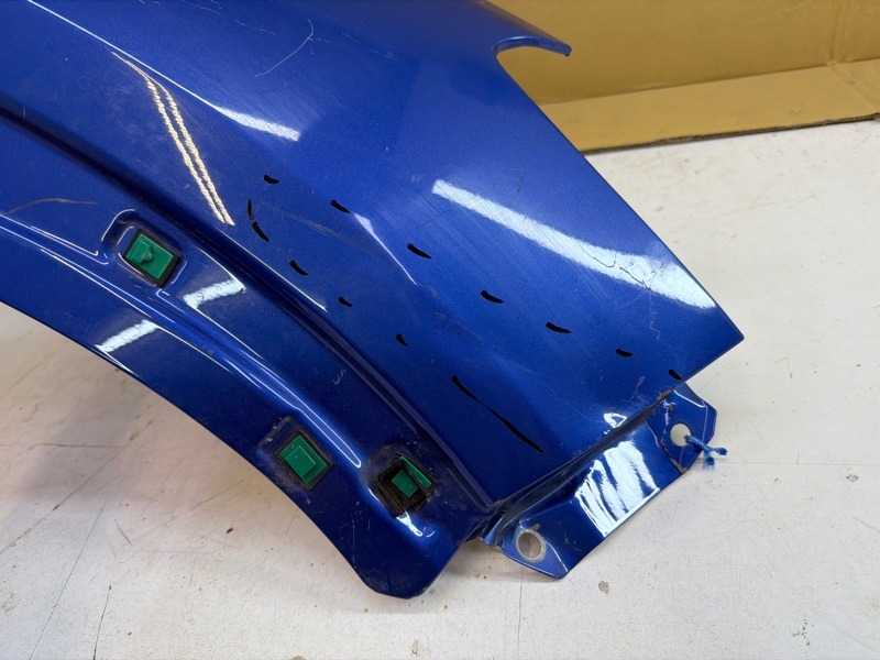 Крыло переднее правое