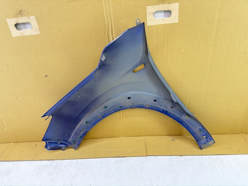 Крыло переднее правое