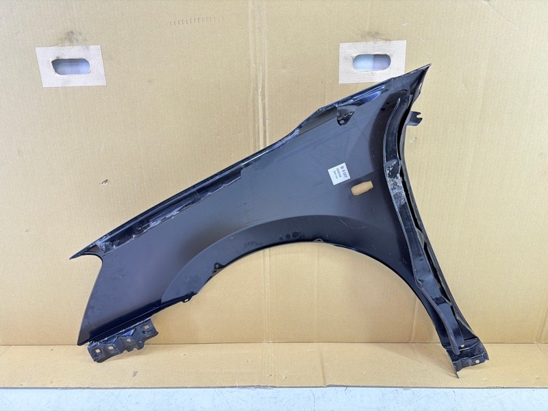 Крыло переднее правое