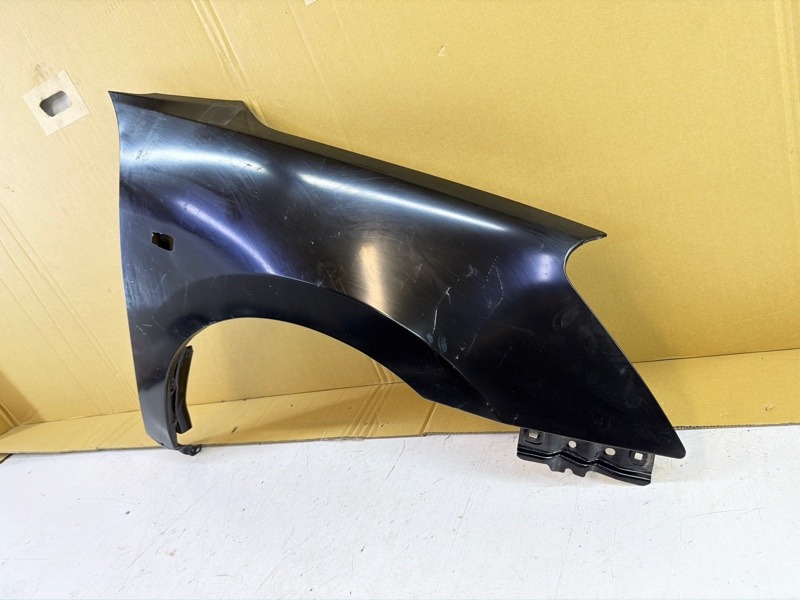 Крыло переднее правое