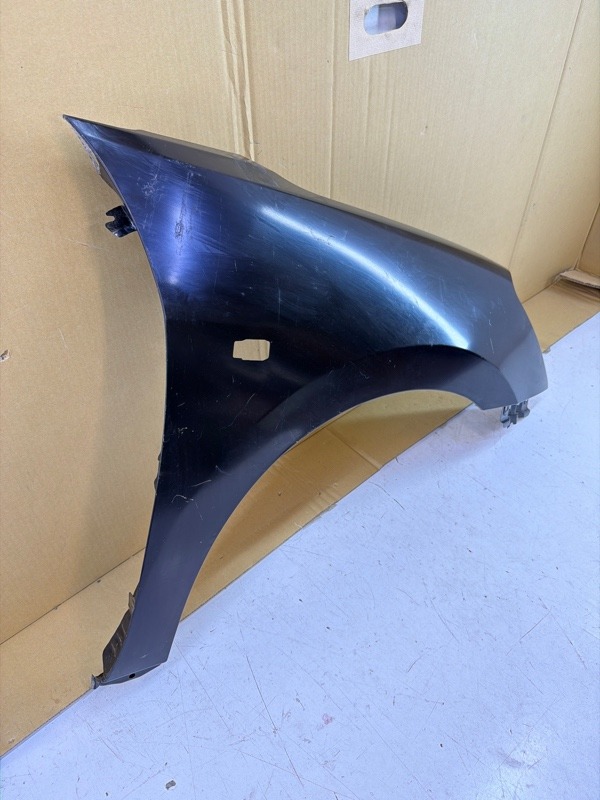 Крыло переднее правое