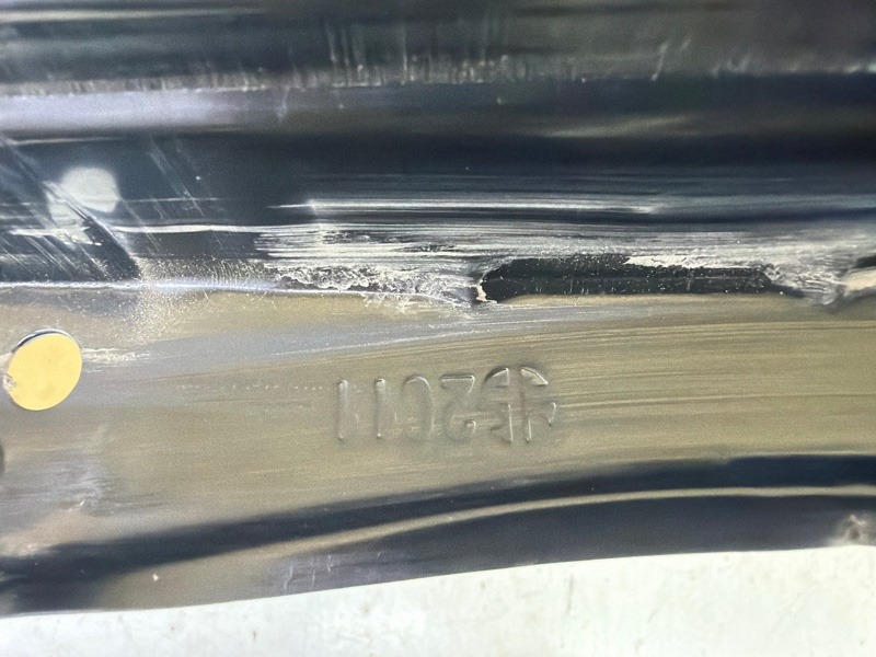 Крыло переднее правое