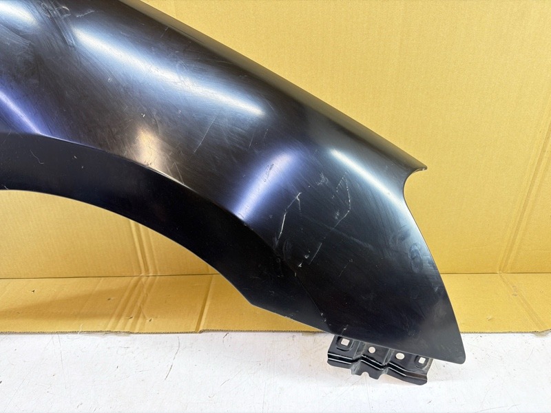 Крыло переднее правое