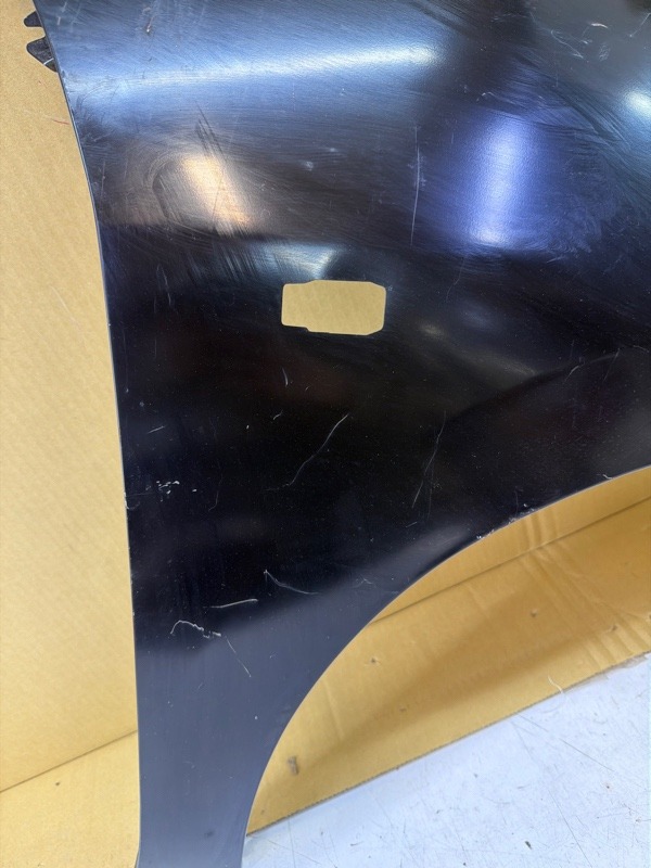 Крыло переднее правое