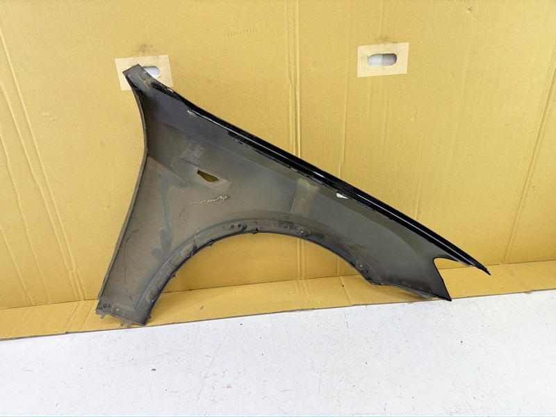 Крыло переднее левое