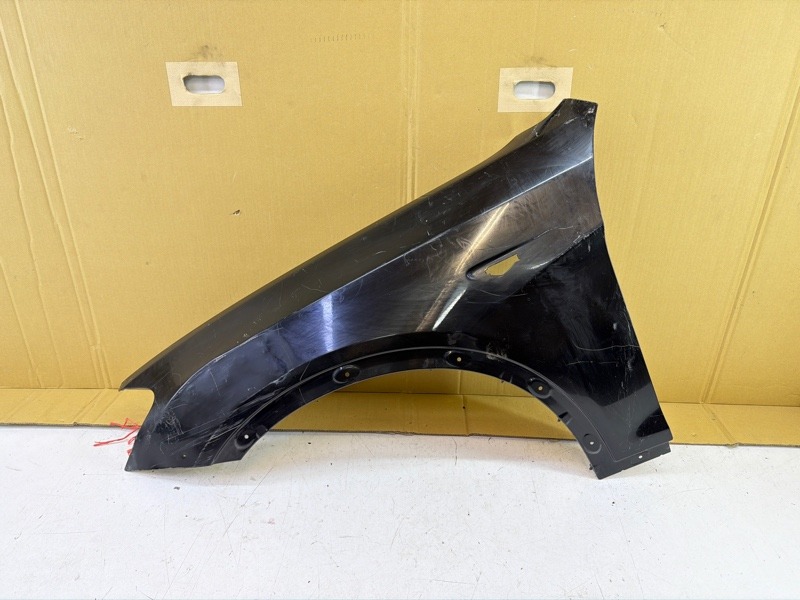 Крыло переднее левое