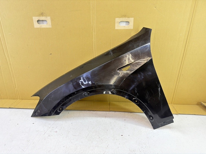 Крыло переднее левое