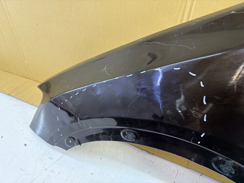 Крыло переднее левое