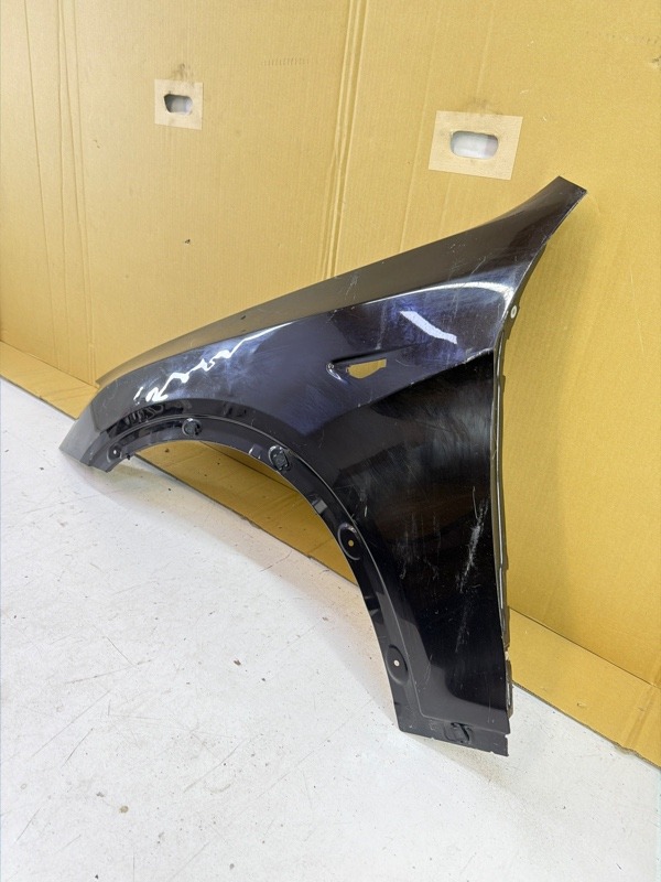 Крыло переднее левое