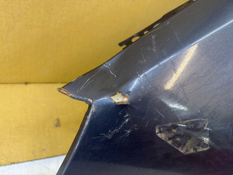 Крыло переднее левое