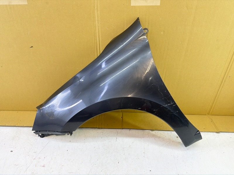 Крыло переднее левое