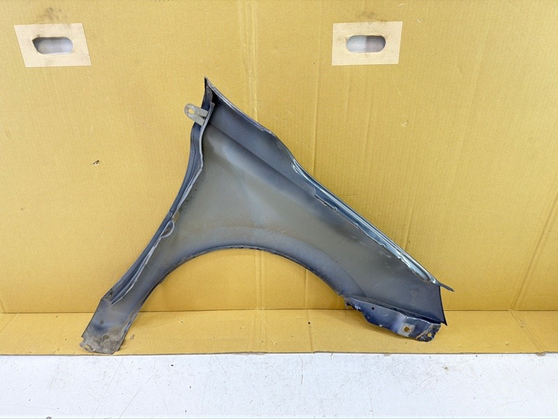 Крыло переднее левое