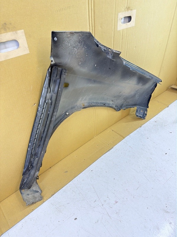 Крыло переднее левое