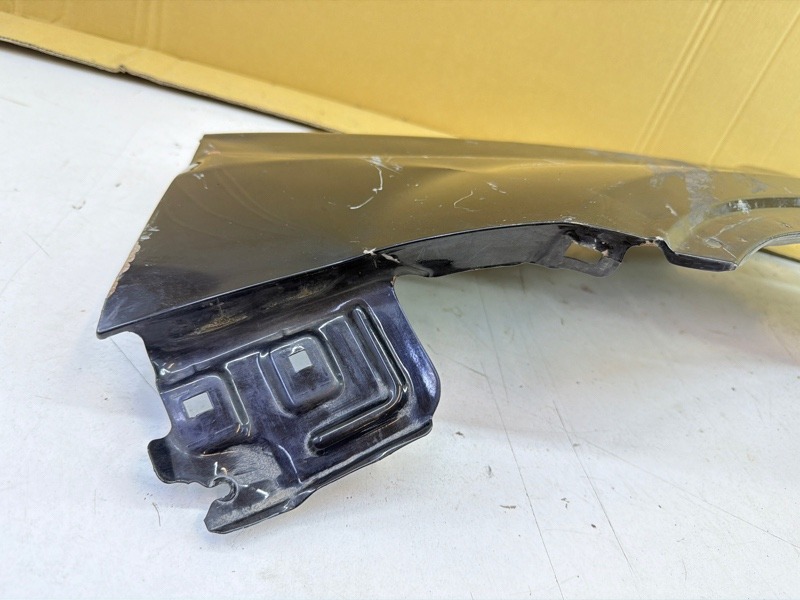 Крыло переднее левое