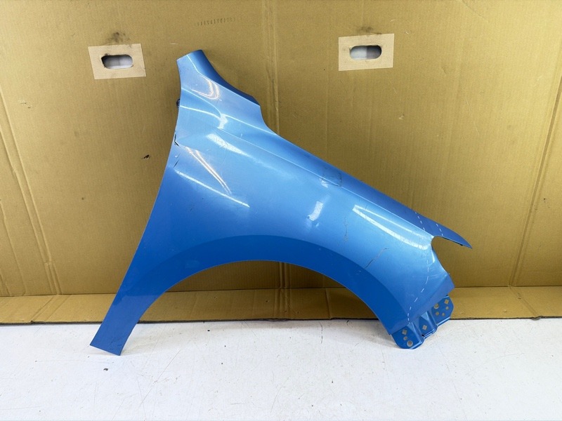 Крыло переднее правое
