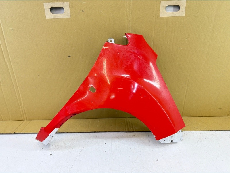 Крыло переднее правое