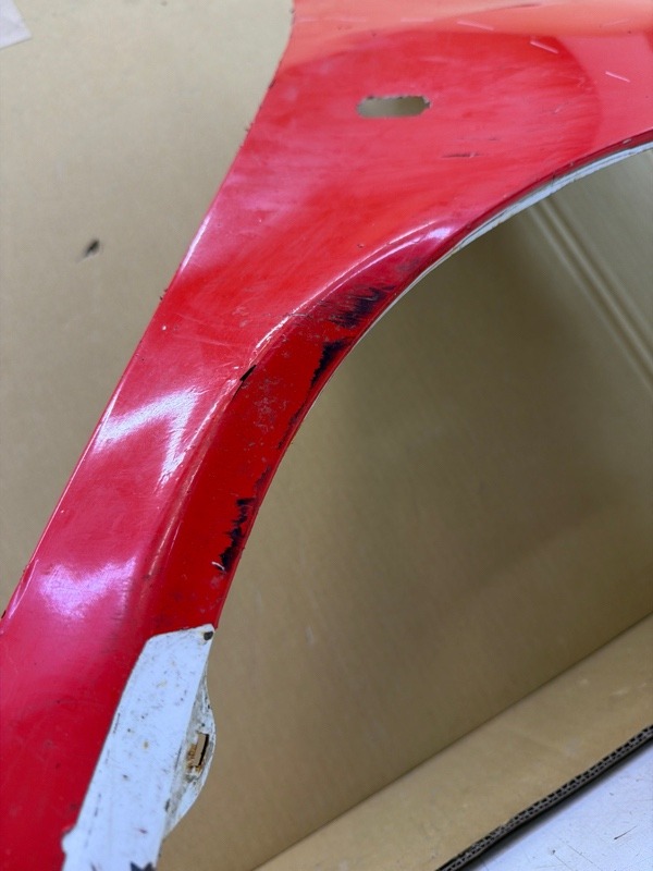 Крыло переднее правое