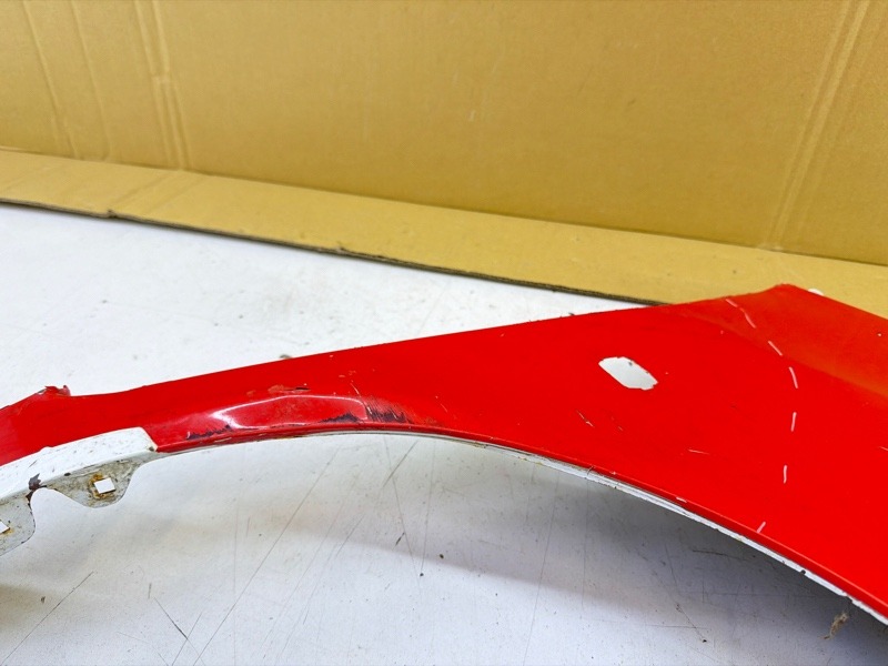 Крыло переднее правое