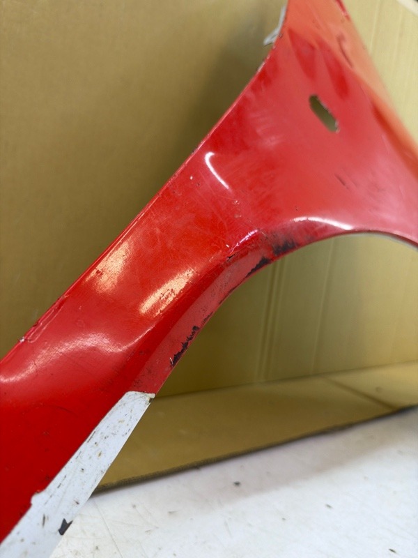 Крыло переднее правое