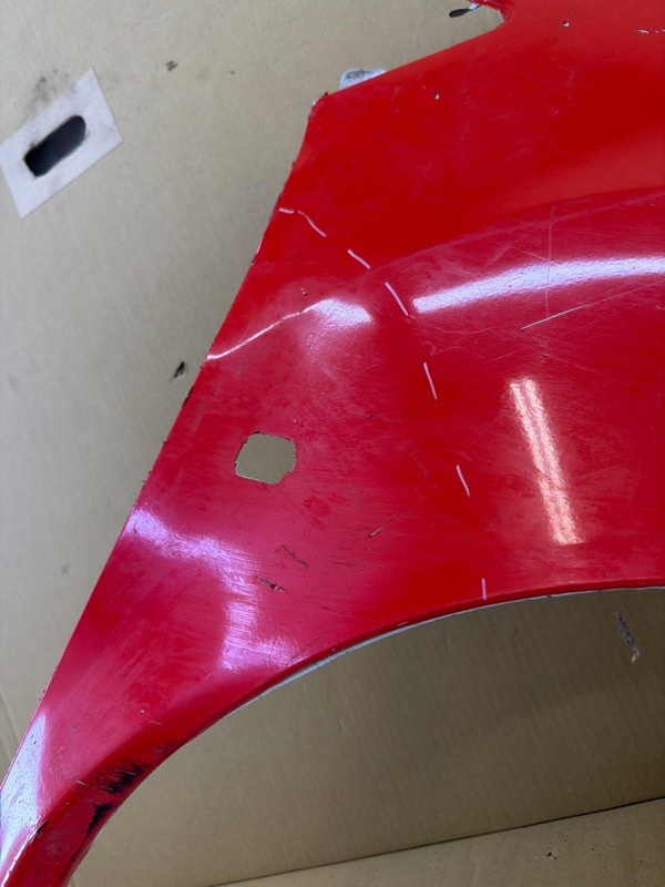 Крыло переднее правое