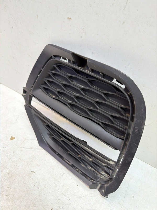 Решетка в бампер левая