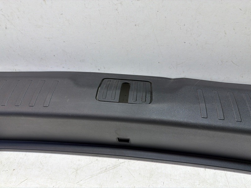 Кожух замка багажника