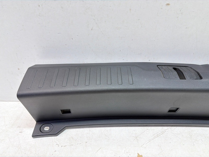 Кожух замка багажника