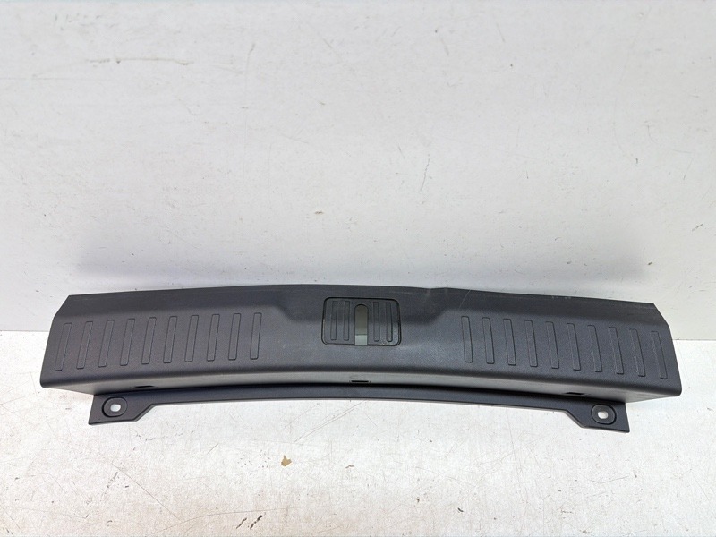 Кожух замка багажника