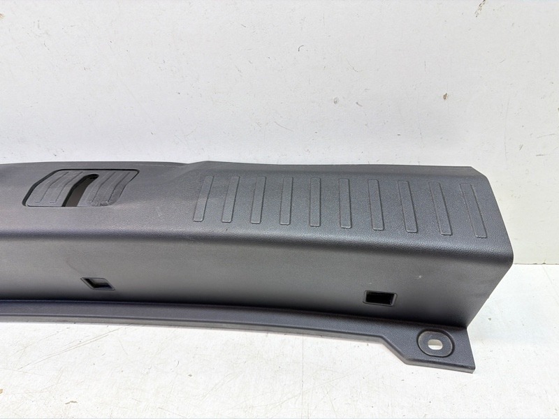 Кожух замка багажника