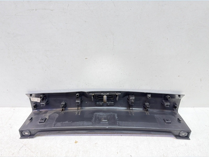 Кожух замка багажника