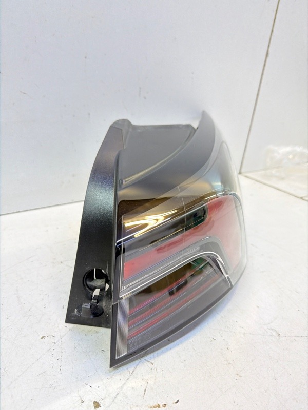 Фонарь задний правый