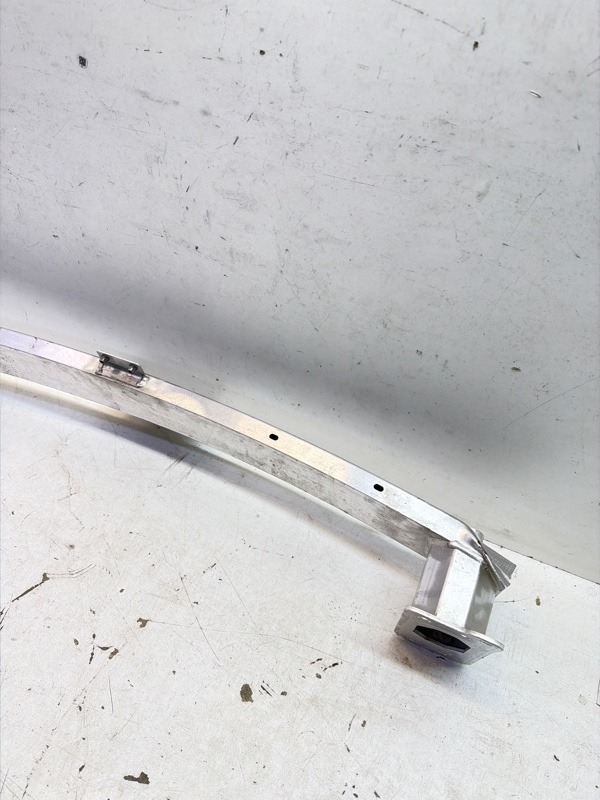 Усилитель переднего бампера