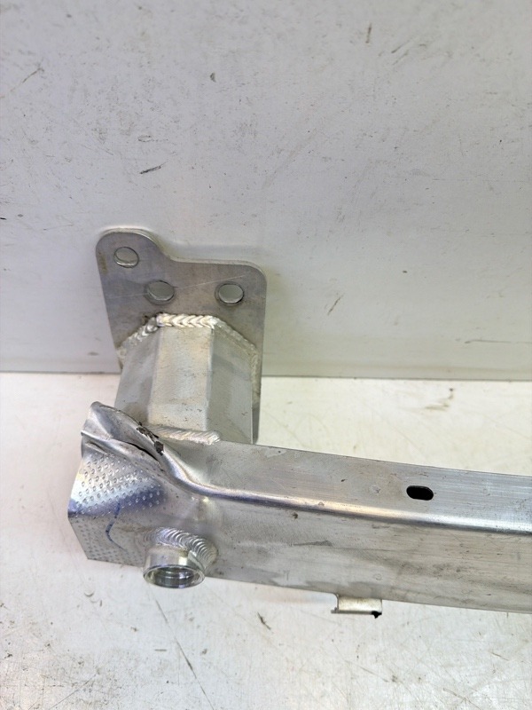 Усилитель переднего бампера