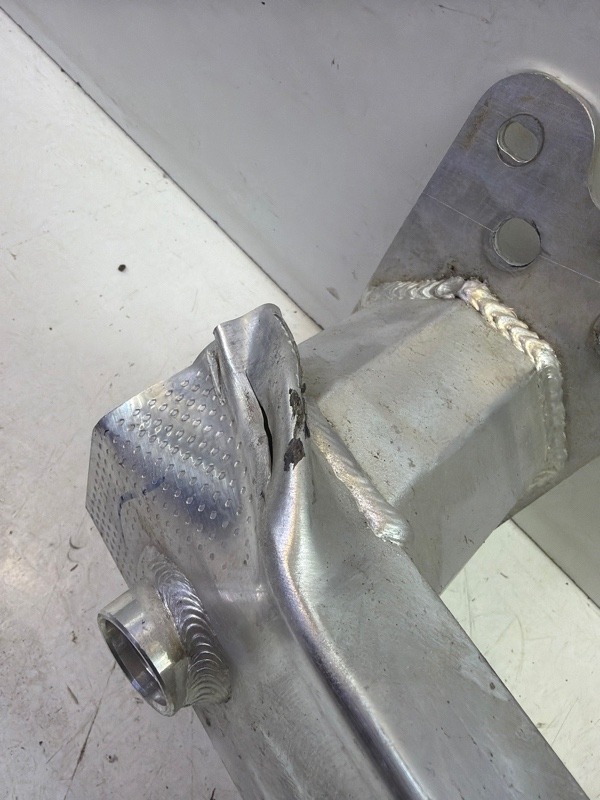 Усилитель переднего бампера