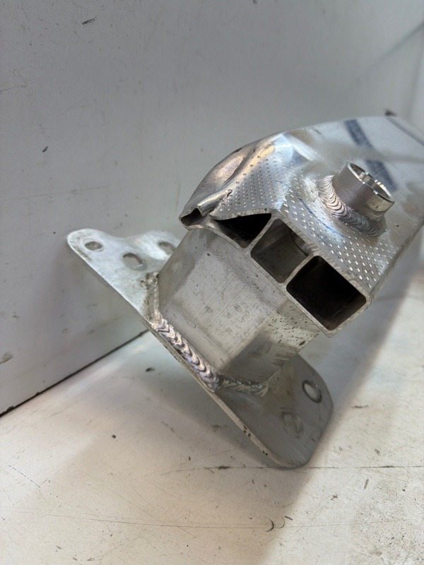 Усилитель переднего бампера