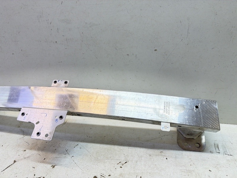 Усилитель переднего бампера