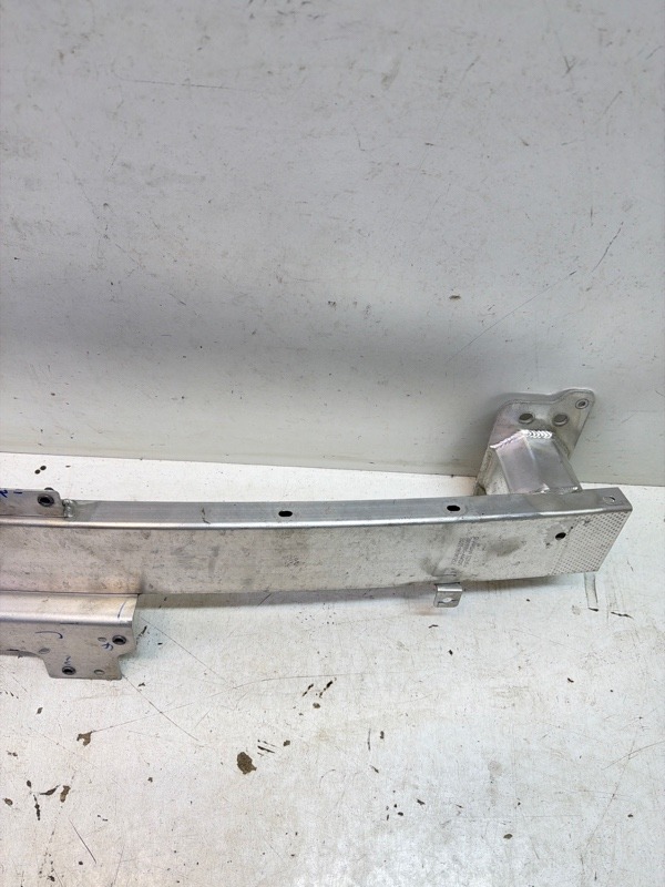 Усилитель переднего бампера