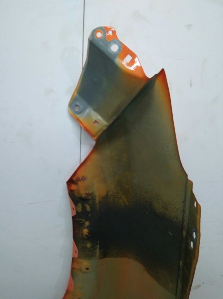 Крыло переднее правое